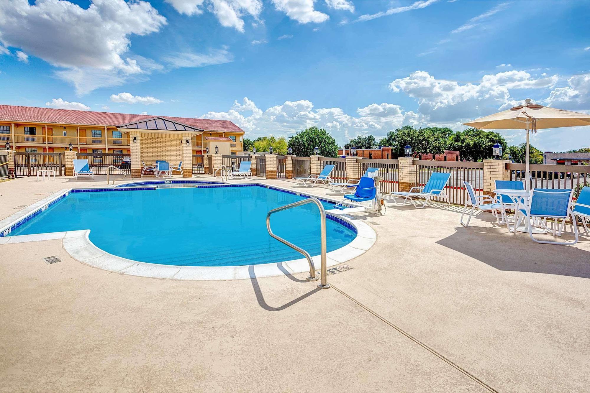 Arya Inn & Suites Farmers Branch Εξωτερικό φωτογραφία